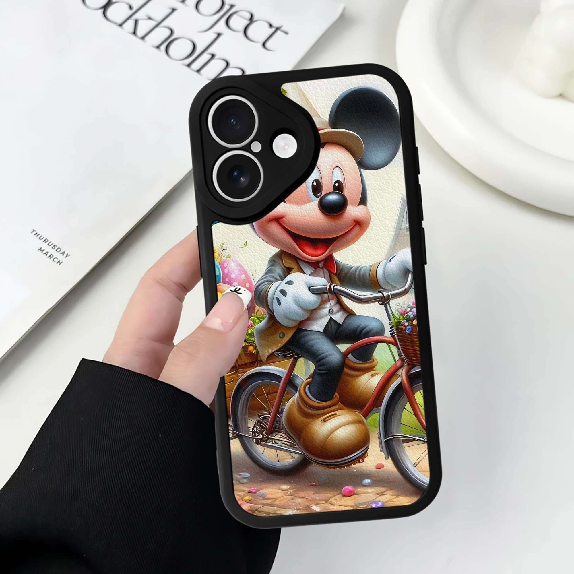 （画像用） ミッキーマウス Mickey Mouse 【iPhone 16シリーズ対応】シリコンスマホケース（レザー調） 材質：シリコン